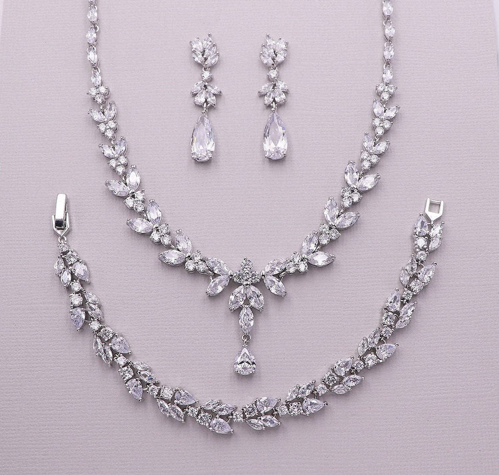 Camilla Statement Jewelry Set: Silver / Earrings & Necklace 17"