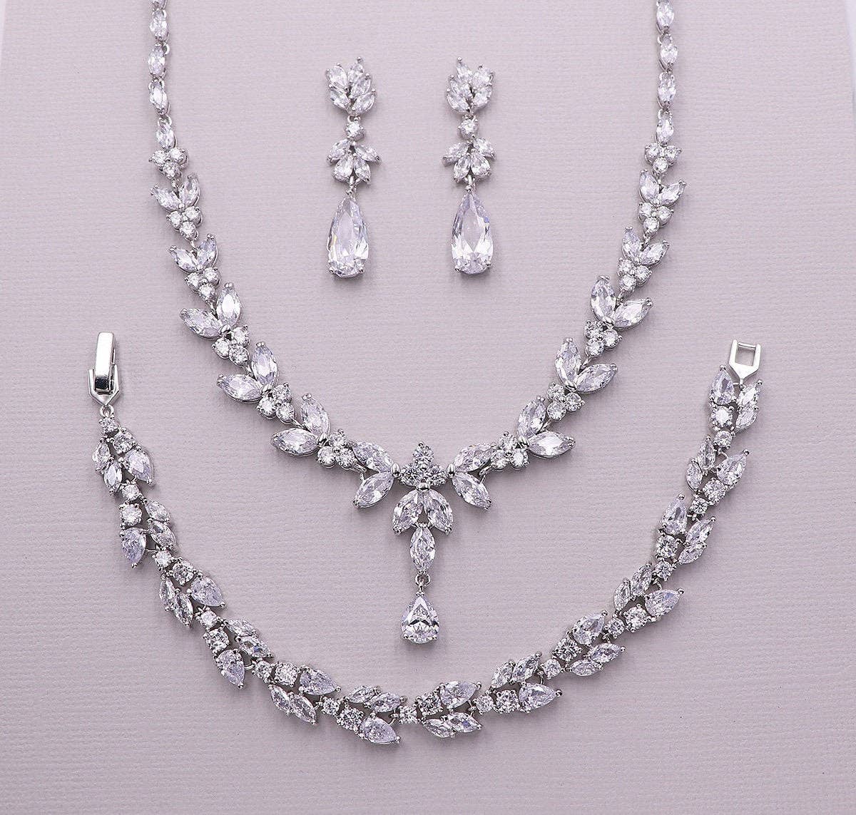 Camilla Statement Jewelry Set: Silver / Earrings & Necklace 17"