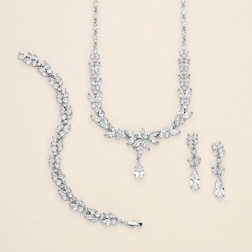 Camilla Statement Jewelry Set: Silver / Earrings & Necklace 17"