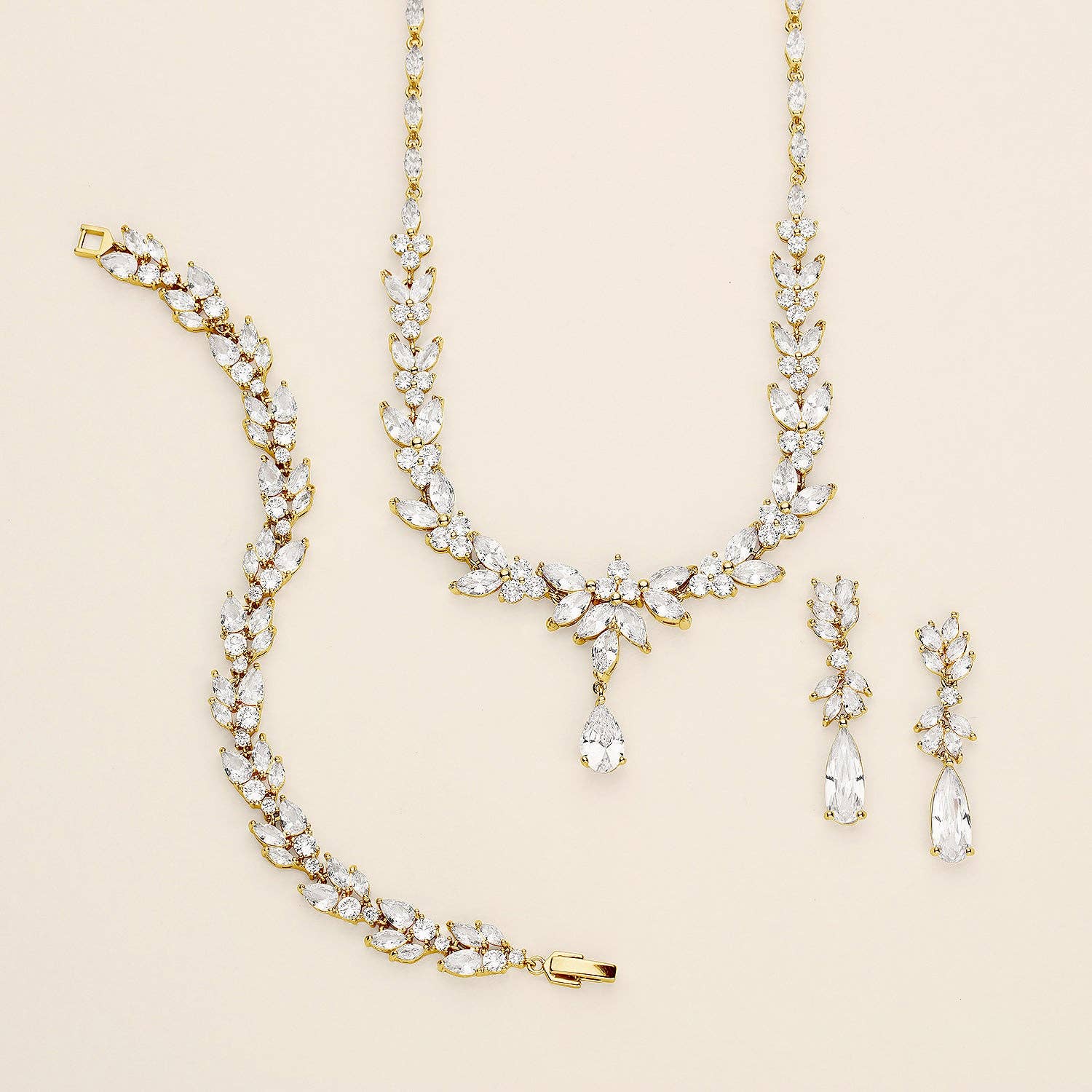 Camilla Statement Jewelry Set: Silver / Earrings & Necklace 17"