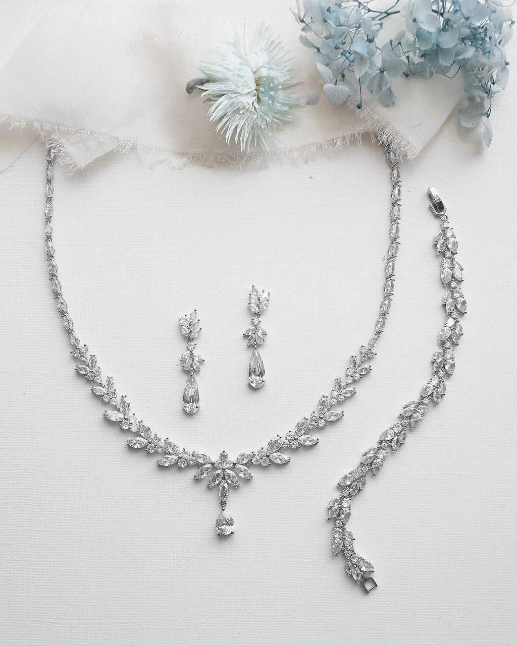 Camilla Statement Jewelry Set: Silver / Earrings & Necklace 17"