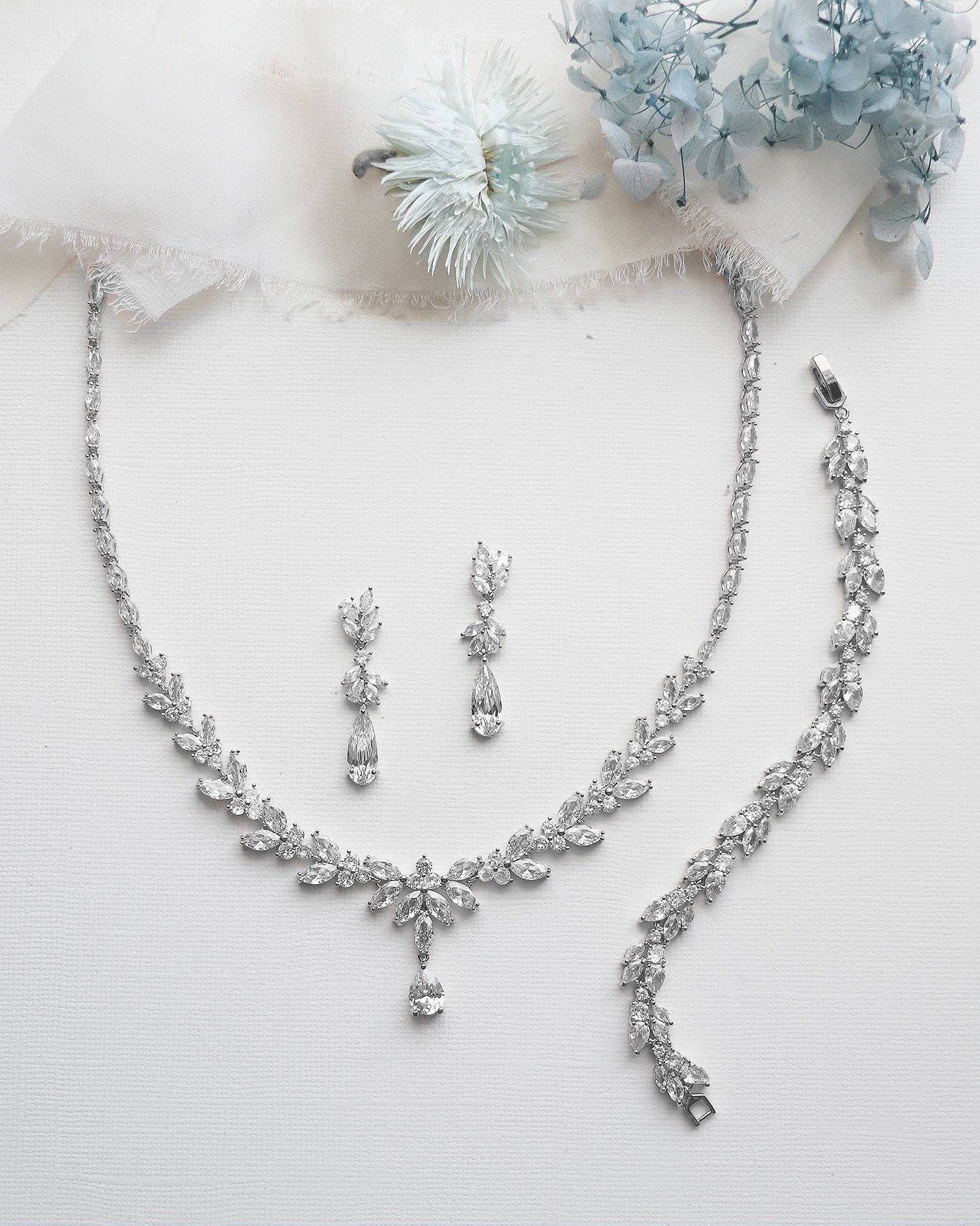 Camilla Statement Jewelry Set: Silver / Earrings & Necklace 17"